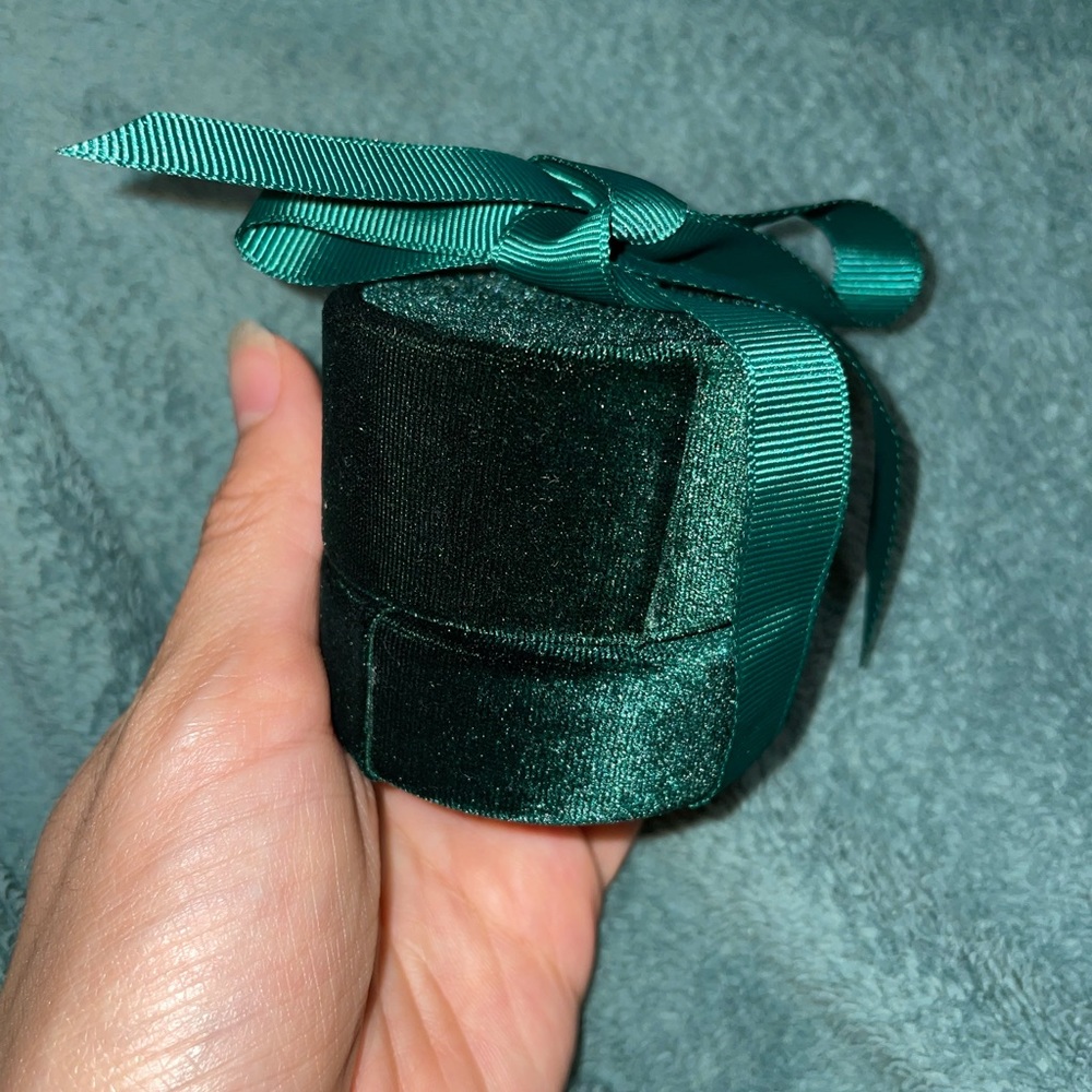 Velvet jewelry box